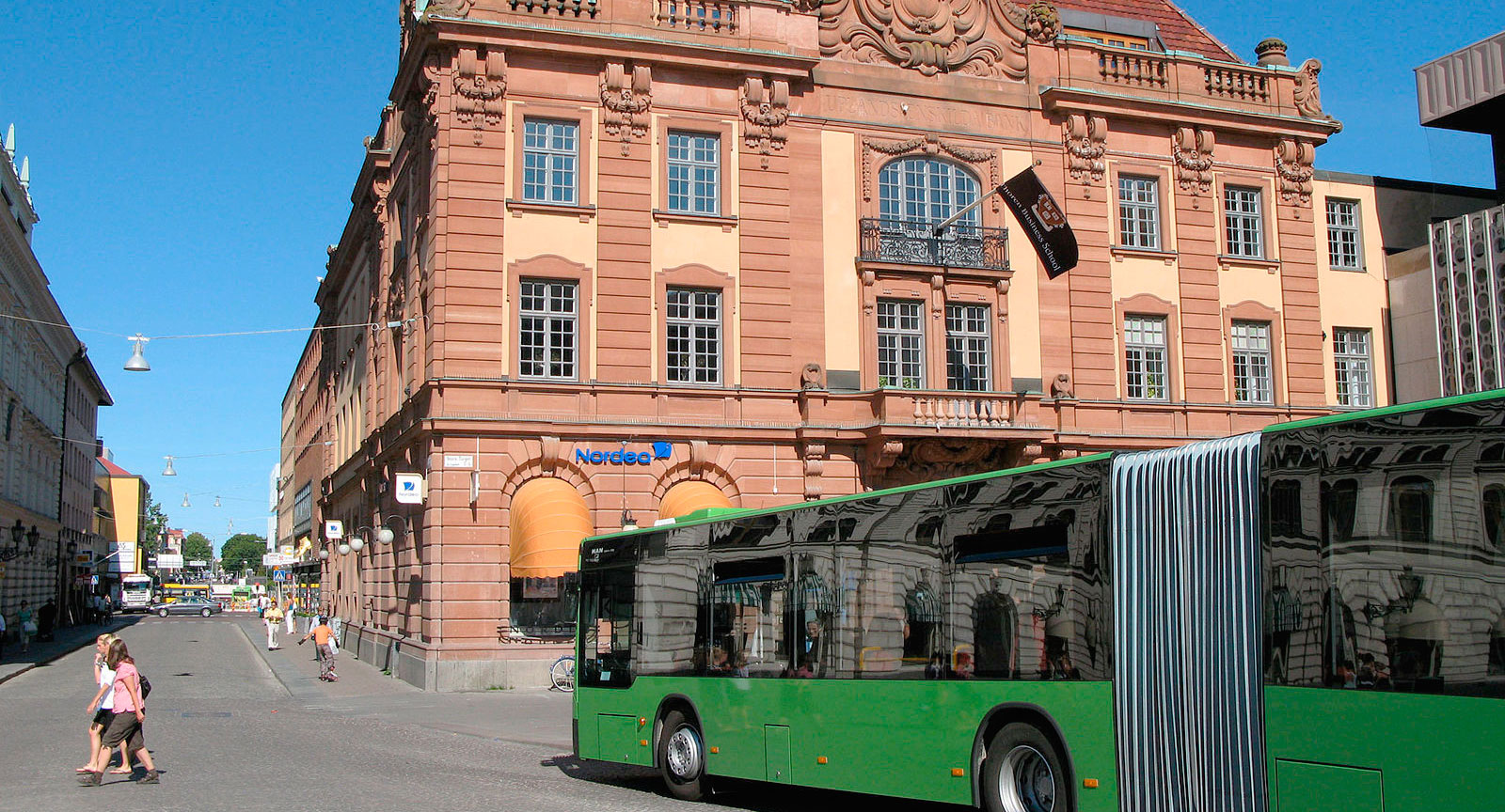 Buss på torg i Uppsala CC